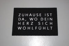 Laden Sie das Bild in den Galerie-Viewer, KAMACA Fußmatte Schmutzfangmatte mit Spruch Zuhause ist da, wo dein Herz sich wohlfühlt 40x60 cm rutschfest originelle Begrüßung an der Wohnungstür (Türmatte Herz 40x60)
