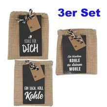 Laden Sie das Bild in den Galerie-Viewer, KAMACA 3er Set Geldgeschenkverpackung mit Sprüchen für Geldgeschenke kleine Geschenke Geschenkverpackung Geld Gutschein Geburtstag (3er Set Jutebeutel Kohle)