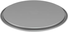 Laden Sie das Bild in den Galerie-Viewer, Original Kaiser Classic Plus Springform 20 cm mit Flachboden, Backform 20 cm rund, auslaufsicher, antihaftbeschichtet, rot