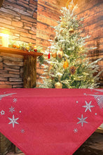 Laden Sie das Bild in den Galerie-Viewer, KAMACA Tischdecke Mitteldecke 85x85 cm mit filigraner Stickerei Küche Esstisch Tisch Dekoration Eyecatcher in Herbst Winter Weihnachten (Tannenbäume rot)