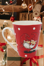 Laden Sie das Bild in den Galerie-Viewer, KAMACA Kaffeebecher Becher Tasse Weihnachtstasse für einen lieben Menschen tolles Geschenk Kollegen Büro Alltag Winter Weihnachten (Verliebte Wichtel)
