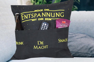 KAMACA Originelles Dekokissen Kissen mit 3 Taschen zum selbst Befüllen und Spruch Größe 43x43 cm tolles Geschenk für Anlässe wie z.B. Geburtstag (Möge die Entspannung mit dir sein A)