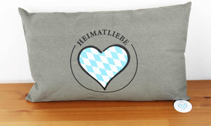 KAMACA Kissen HEIMATLIEBE 30 cm x 50 cm Flauschig gefülltes Kissen mit Reißverschluss Hingucker und wertiges Geschenk (Heimatliebe - schwarze Schrift)