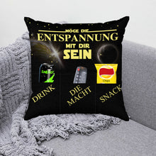 Laden Sie das Bild in den Galerie-Viewer, Originelles Dekokissen MÖGE DIE ENTSPANNUNG MIT DIR SEIN Kissen mit 3 Taschen zum selber Befüllen Größe 43x43 cm tolles Geschenk für ein gelungen Sofaabend Filmabend Öko Tex
