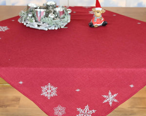 KAMACA Tischdecke Mitteldecke 85x85 cm mit filigraner Stickerei Küche Esstisch Tisch Dekoration Eyecatcher in Herbst Winter Weihnachten (Schneeflocken rot)