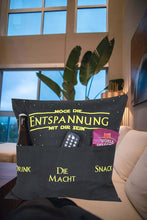 Laden Sie das Bild in den Galerie-Viewer, KAMACA Originelles Dekokissen Kissen mit 3 Taschen zum selbst Befüllen und Spruch Größe 43x43 cm tolles Geschenk für Anlässe wie z.B. Geburtstag (Möge die Entspannung mit dir sein A)
