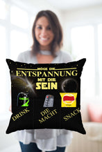 Laden Sie das Bild in den Galerie-Viewer, Originelles Dekokissen MÖGE DIE ENTSPANNUNG MIT DIR SEIN Kissen mit 3 Taschen zum selber Befüllen Größe 43x43 cm tolles Geschenk für ein gelungen Sofaabend Filmabend Öko Tex
