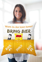 Laden Sie das Bild in den Galerie-Viewer, KAMACA Originelles Dekokissen Kissen mit 3 Taschen zum selbst Befüllen und Spruch Größe 43x43 cm tolles Geschenk für Anlässe wie z.B. Geburtstag (Bierkissen A)
