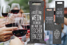 Laden Sie das Bild in den Galerie-Viewer, KAMACA 4er Set Flaschentaschen Geschenktüten für Wein aus Filz Weintasche mit lustigem Spruch Geschenkverpackung Wein Geschenktasche für Weinflaschen (4er Set Filz Sprüche)
