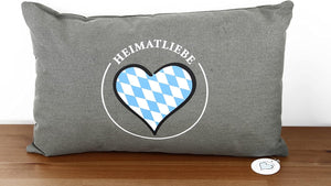 KAMACA Kissen HEIMATLIEBE 30 cm x 50 cm Flauschig gefülltes Kissen mit Reißverschluss Hingucker und wertiges Geschenk (Heimatliebe - weiße Schrift)