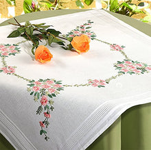 Laden Sie das Bild in den Galerie-Viewer, Stickpackung BLUMEN SINFONIE Tischdecke 80x80 cm Spannstich Plattstich Stielstich vorgezeichnet Baumwolle komplettes Stickset mit Stickvorlage
