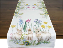Laden Sie das Bild in den Galerie-Viewer, Tischläufer HASEN - FAMILIE Frühling Ostern 40x140 cm Oster Dekor Bunt Waschbar Küche Esstisch Tisch Dekoration
