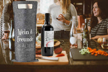 Laden Sie das Bild in den Galerie-Viewer, KAMACA 4er Set Flaschentaschen Geschenktüten für Wein aus Filz Weintasche mit lustigem Spruch Geschenkverpackung Wein Geschenktasche für Weinflaschen (4er Set Filz Wein)
