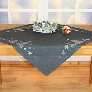 KAMACA Tischdecke Mitteldecke 85x85 cm mit filigraner Stickerei Küche Esstisch Tisch Dekoration Eyecatcher in Herbst Winter Weihnachten (Tannenbäume anthrazit)