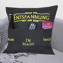 Laden Sie das Bild in den Galerie-Viewer, KAMACA Originelles Dekokissen Kissen mit 3 Taschen zum selbst Befüllen und Spruch Größe 43x43 cm tolles Geschenk für Anlässe wie z.B. Geburtstag (Möge die Entspannung mit dir sein A)
