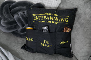 KAMACA Originelles Dekokissen Kissen mit 3 Taschen zum selbst Befüllen und Spruch Größe 43x43 cm tolles Geschenk für Anlässe wie z.B. Geburtstag (Möge die Entspannung mit dir sein A)