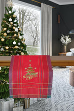 Laden Sie das Bild in den Galerie-Viewer, Tischläufer 40x90 cm WEIHNACHTSBAUM in rot kariert mit bezaubernder Stickerei in gold und grün - ein Eyecatcher in Herbst Winter Weihnachten
