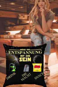 Originelles Dekokissen MÖGE DIE ENTSPANNUNG MIT DIR SEIN Kissen mit 3 Taschen zum selber Befüllen Größe 43x43 cm tolles Geschenk für ein gelungen Sofaabend Filmabend Öko Tex