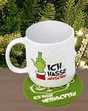 Laden Sie das Bild in den Galerie-Viewer, KAMACA 8er Set Glasuntersetzer aus Filz rund für Gläser, Getränke, Tassen abwaschbar &amp; rutschfest Eyecatcher Winter Weihnachten (8er Set Weihnachts - Muffel rund 10x10 cm)
