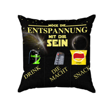 Laden Sie das Bild in den Galerie-Viewer, Originelles Dekokissen MÖGE DIE ENTSPANNUNG MIT DIR SEIN Kissen mit 3 Taschen zum selber Befüllen Größe 43x43 cm tolles Geschenk für ein gelungen Sofaabend Filmabend Öko Tex
