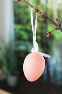 KAMACA 30 Bunte Ostereier aus Kunststoff mit Bändchen zum Aufhängen Hängedeko für Osterstrauß Kunststoffeier Osterdeko Deko zu Ostern Osterzeit (30 Stück Rosa Weiss mit Motiv 6cm)