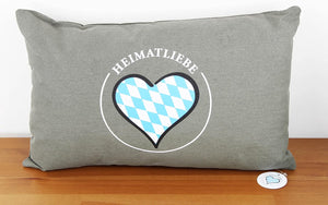 KAMACA Kissen HEIMATLIEBE 30 cm x 50 cm Flauschig gefülltes Kissen mit Reißverschluss Hingucker und wertiges Geschenk (Heimatliebe - weiße Schrift)