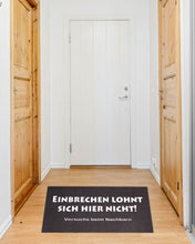 Laden Sie das Bild in den Galerie-Viewer, KAMACA Fußmatte Schmutzfangmatte mit Spruch 40x60 cm rutschfest originelle Begrüßung an der Wohnungstür Fußabtreter Fußabstreifer (Einbrechen lohnt nicht 40x60)
