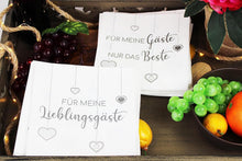 Laden Sie das Bild in den Galerie-Viewer, KAMACA 80 Servietten Papierservietten Spruch „Für meine Gäste nur das Beste&quot; und „Für meine Lieblingsgäste&quot; stillvolle Tischdeko Feier Fest Weihnachten
