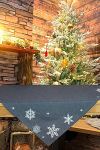 KAMACA Tischdecke Mitteldecke 85x85 cm mit filigraner Stickerei Küche Esstisch Tisch Dekoration Eyecatcher in Herbst Winter Weihnachten (Schneeflocken anthrazit)