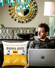 Laden Sie das Bild in den Galerie-Viewer, KAMACA Originelles Dekokissen Kissen mit 3 Taschen zum selbst Befüllen und Spruch Größe 43x43 cm tolles Geschenk für Anlässe wie z.B. Geburtstag (Bierkissen A)

