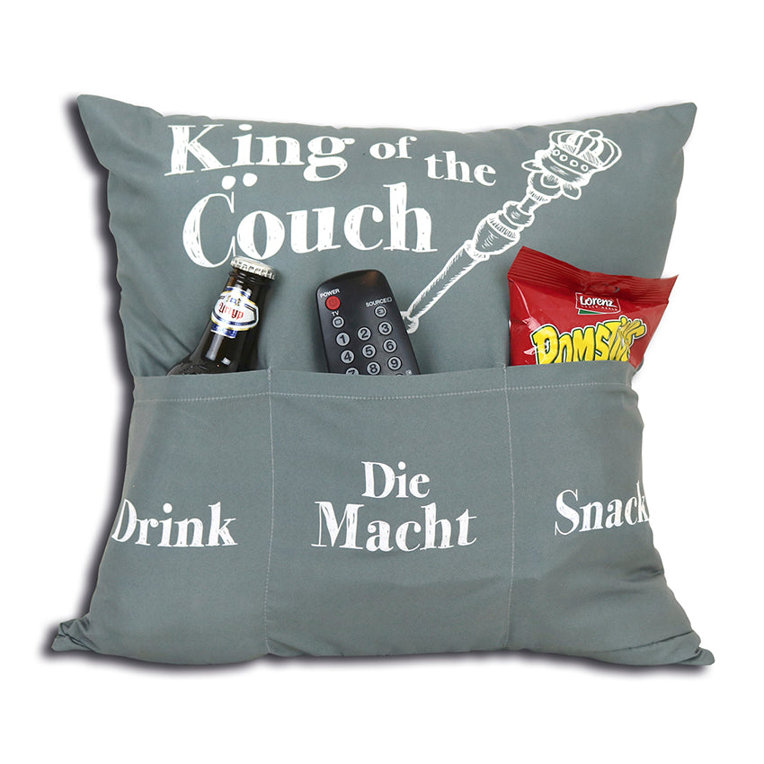 Originelles Dekokissen KING OF THE COUCH Kissen mit 3 Taschen zum selber Befüllen Größe 43x43 cm tolles Geschenk für ein gelungen Sofaabend Filmabend Öko Tex