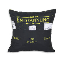 Laden Sie das Bild in den Galerie-Viewer, Originelles Dekokissen MÖGE DIE ENTSPANNUNG MIT DIR SEIN Kissen mit 3 Taschen zum selber Befüllen Größe 43x43 cm tolles Geschenk für ein gelungen Sofaabend Filmabend Öko Tex
