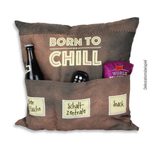 Laden Sie das Bild in den Galerie-Viewer, Originelles Dekokissen BORN TO CHILL Kissen mit 3 Taschen zum selber Befüllen Größe 43x43 cm tolles Geschenk für ein gelungen Sofaabend Filmabend Öko Tex
