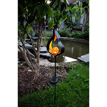 Laden Sie das Bild in den Galerie-Viewer, XL LED SOLAR Gartenstab Wegeleuchte Gartenleuchte FLAMME Metallstab mit beleuchteten Acryl-Kugel mit 1 Amber LED SOLARPANEL inklusive Erdspieß
