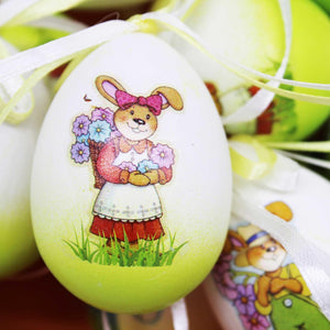 12 Bunte Ostereier Bunt mit Hasen - Motiv aus Kunststoff 6cm mit Bändchen zum Aufhängen Hängedeko für Osterstrauß Kunststoffeier Osterdeko Deko zu Ostern Osterzeit