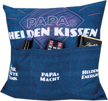 Laden Sie das Bild in den Galerie-Viewer, Originelles Dekokissen PAPAS HELDENKISSEN Kissen mit 3 Taschen zum selber Befüllen Größe 43x43 cm tolles Geschenk für ein gelungen Sofaabend Filmabend Öko Tex
